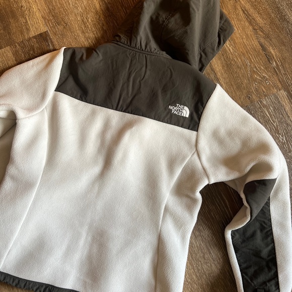 The North Face Black and White Hooded Jacket - Picture 3 of 4